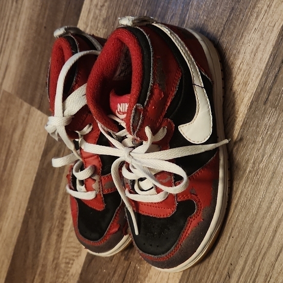 NIKE Hightops Toddler Size 9 Red &  Black - Picture 2 of 5